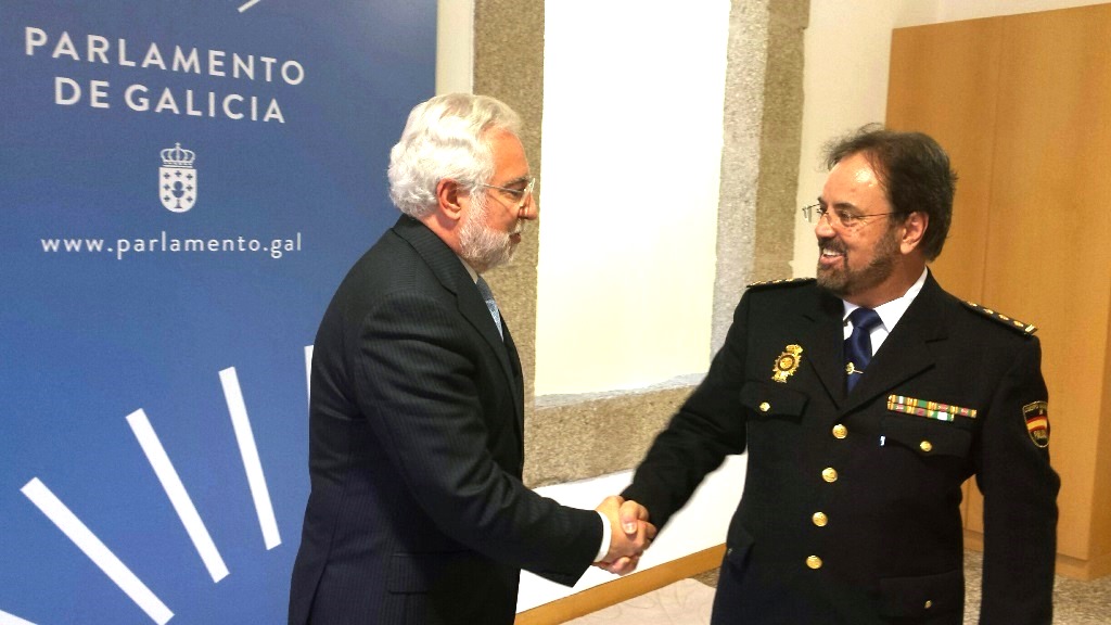 O comisario Xefe da Policía Nacional en Santiago efectúa unha visita protocolaria ao presidente do Parlamento